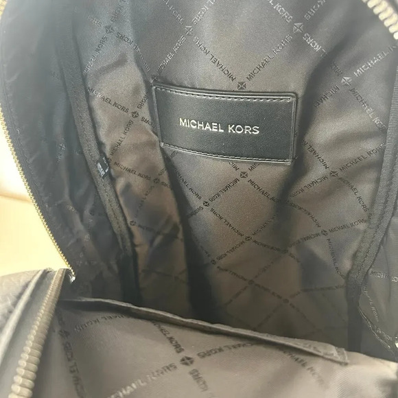 Michael Kors MK Cooper Logo Sling Pack Black - Picture 6 of 9